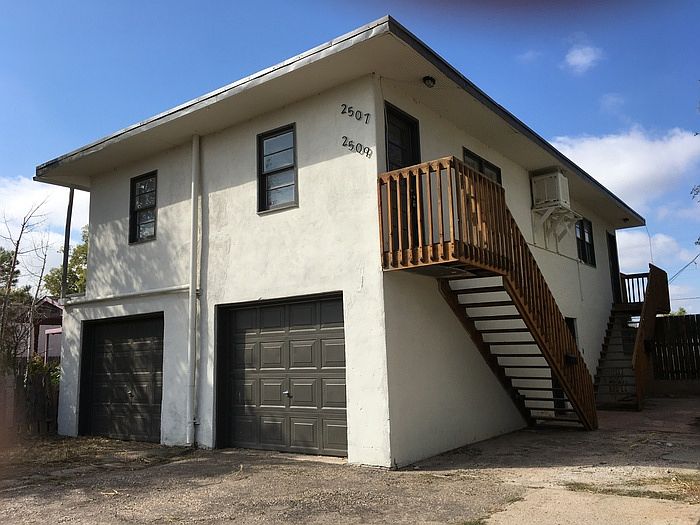 2nd image of 2509 Poplar St