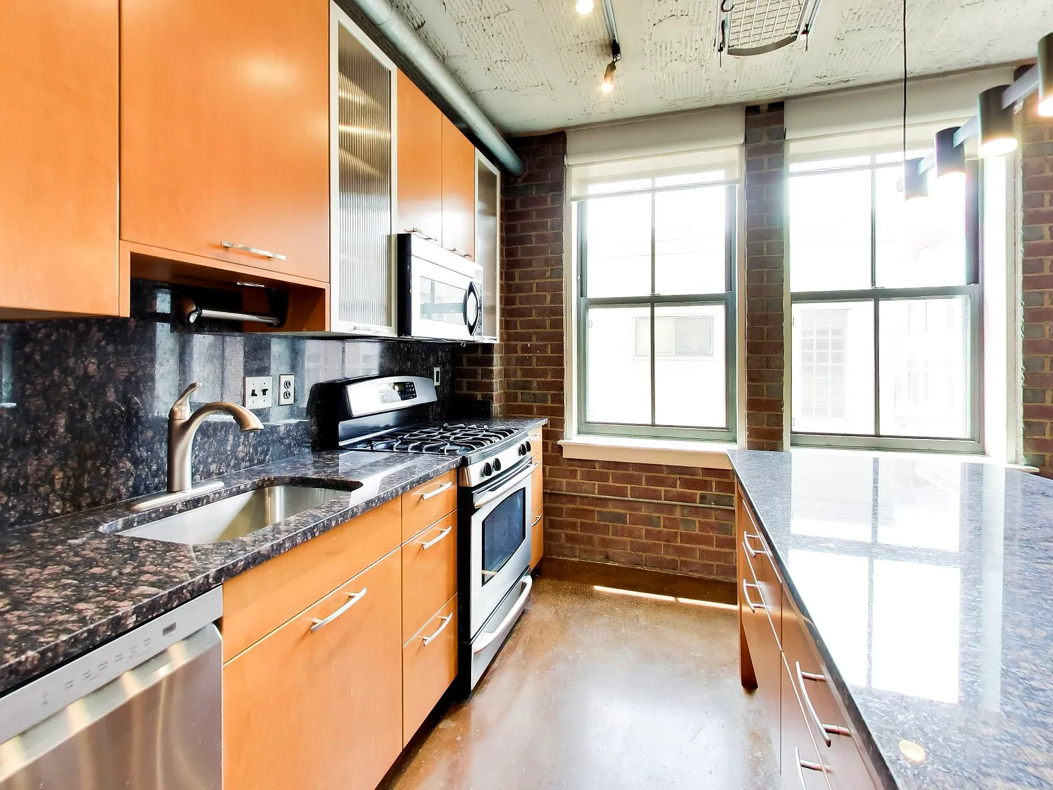 2 bed, 977 sqft, $3,350 — Photo 3