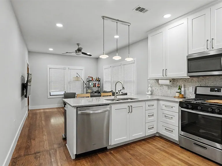 2506 E Cesar Chavez St — Photo 6