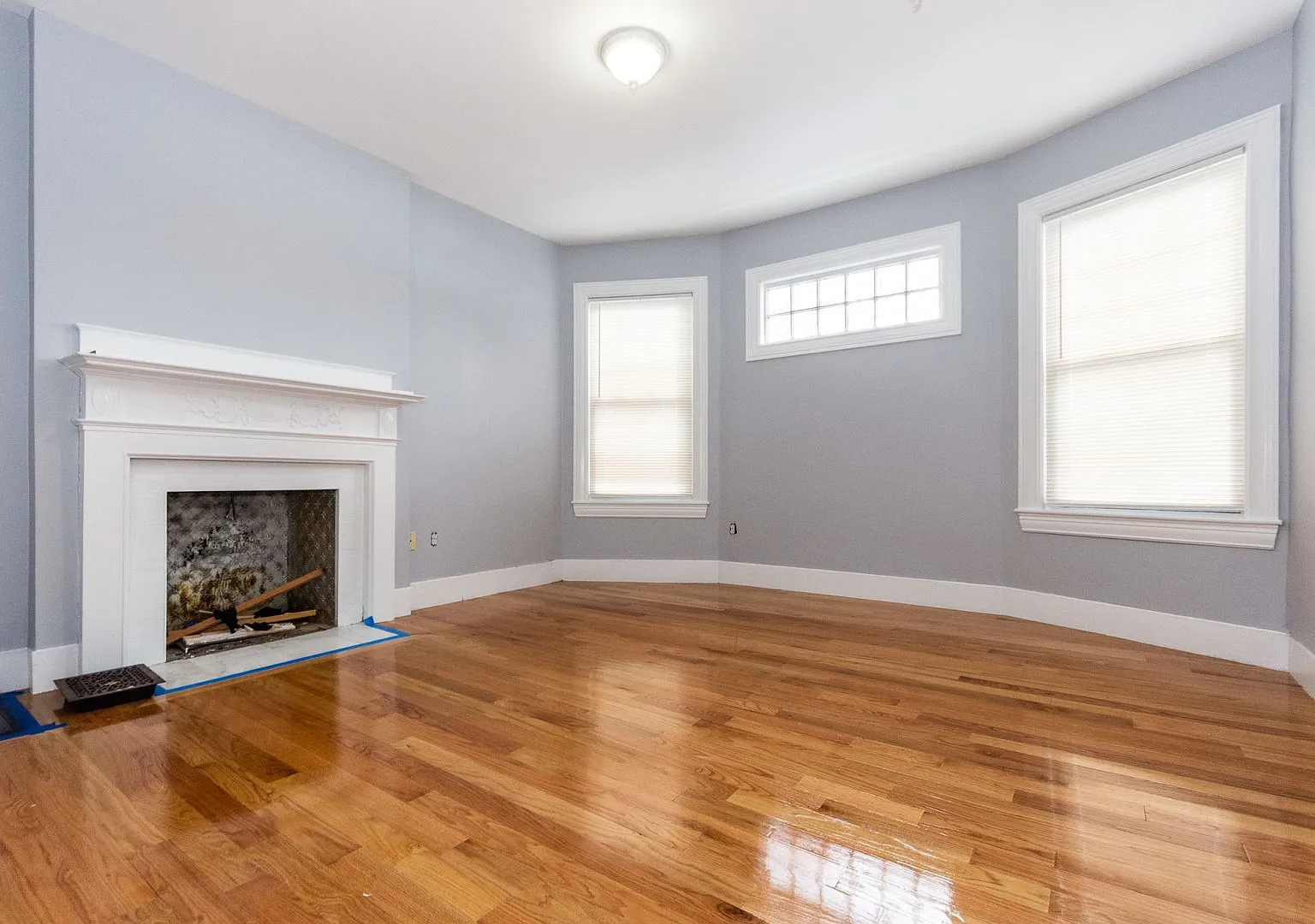 No Brokers Fee, Large Single-Family House in Lower Allston In-Unit Washer and Dryer, Easy Parking — Photo 2