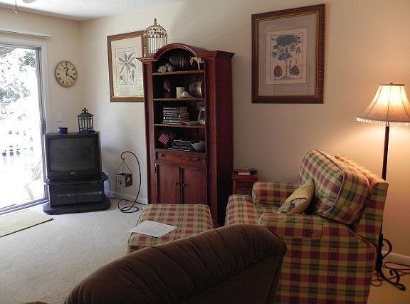 4th image of 850 Mallery St APT L2