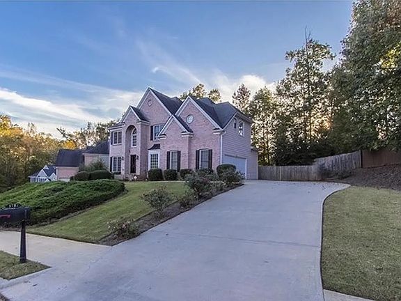 House view with side garage