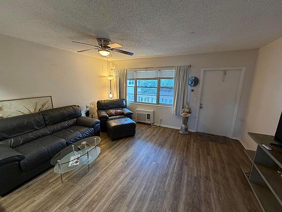 3rd image of 107 Prescott E