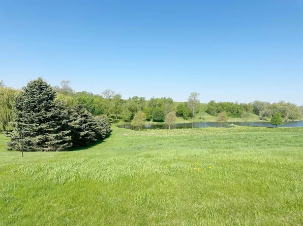 5 Lakeside Ests, Decorah, IA 52101