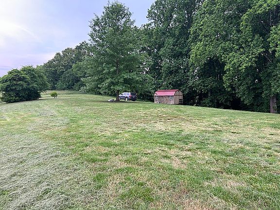 3rd image of 42 Slaterock Mill Rd