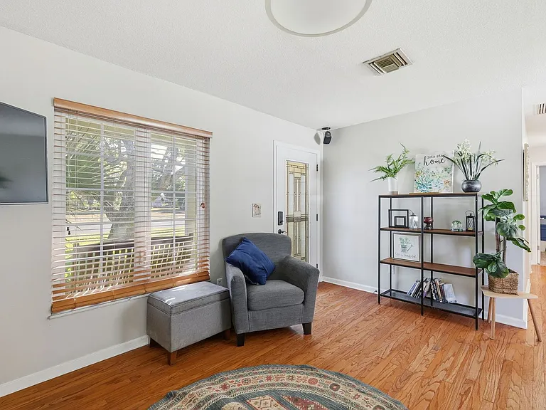 2901 Eastland Rd — Photo 5