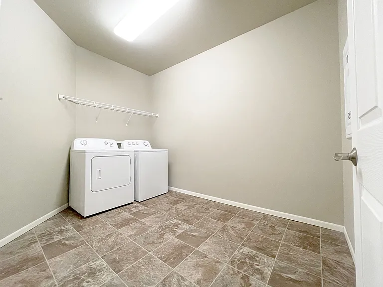 Willow Brooke Lodge Apartments — Photo 22