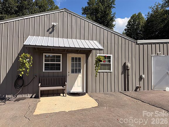 2nd image of 669 Old Lowgap Rd