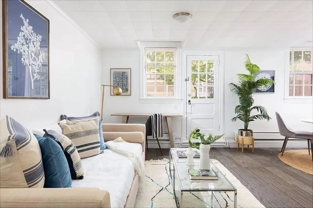Studio, 369 sqft, $2,200 — Photo 2