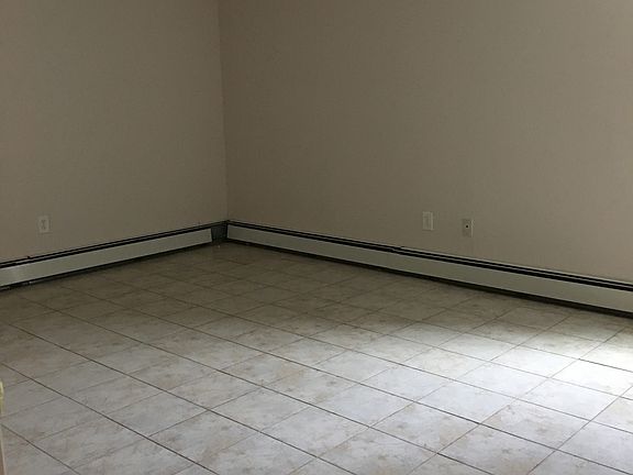 5th image of 40 Cumberland Dr APT D1