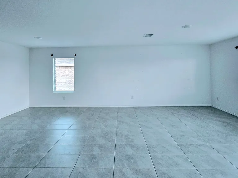 2828 Eppright Dr — Photo 2