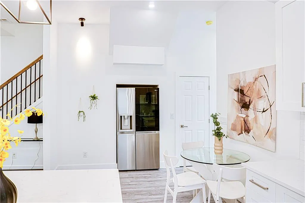 5 bed, 2.5 bath, 2000 sqft, $2,900 — Photo 4