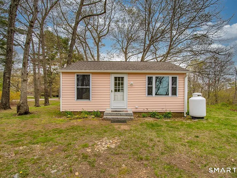 20 Lake View Ave — Photo 1