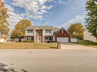 3 Hunters Trl, Mascoutah, IL 62258