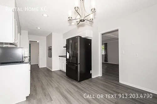 7800 Noland Rd — Photo 10