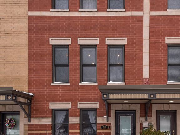 2nd image of 1030 N Kingsbury St