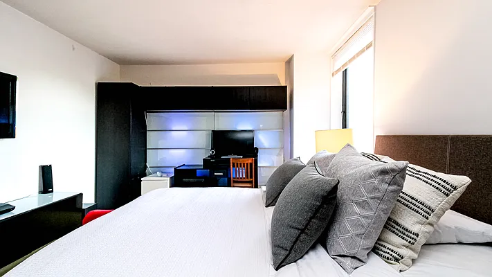 Rented by Corcoran | media 25