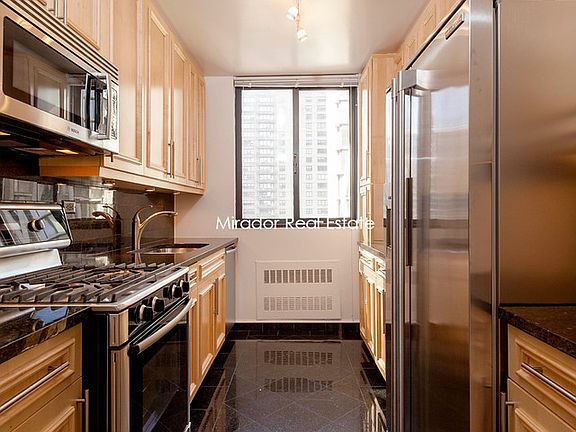 4th image of 145 W 67th St APT 16H