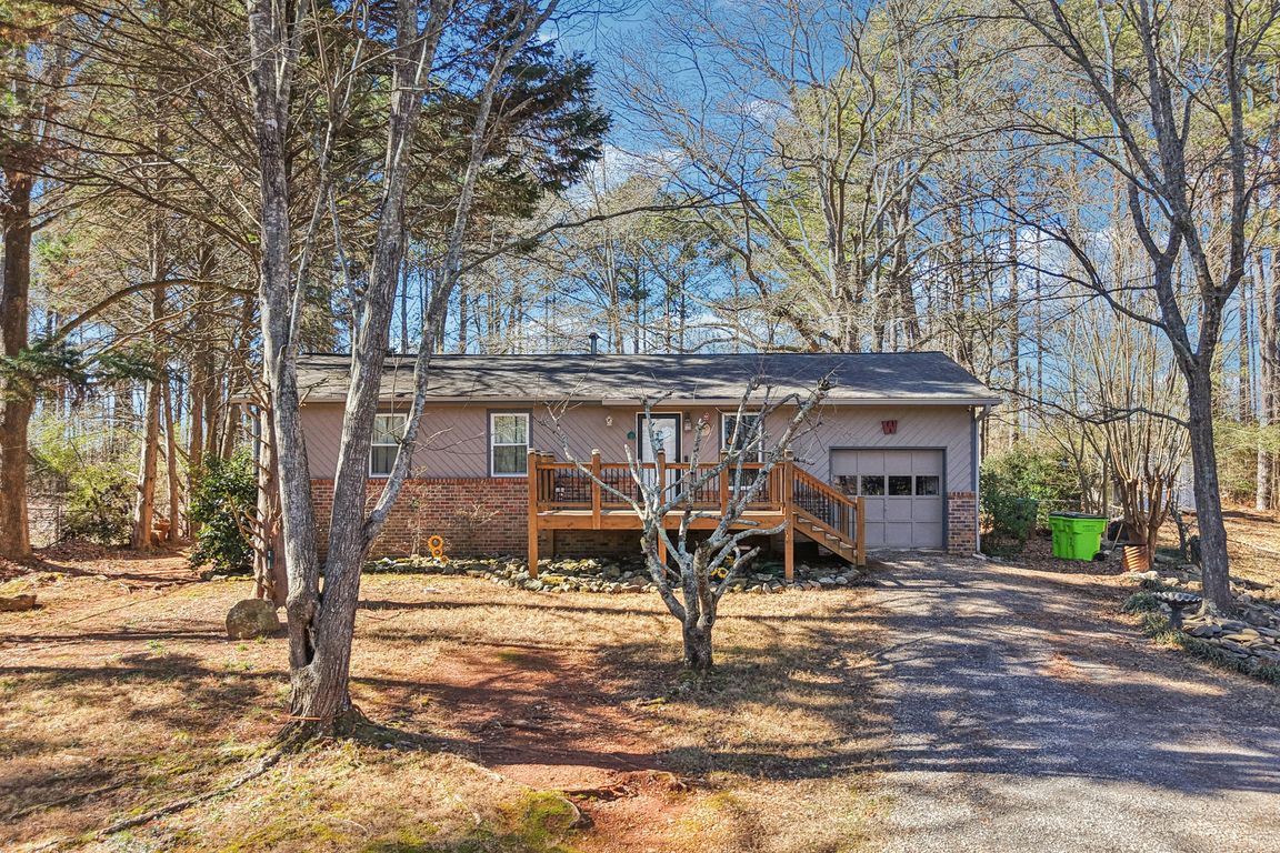 W James Cir-S2001-032.jpg