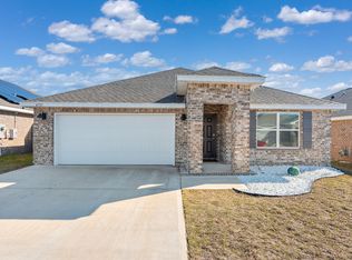 4735 Airmen Dr, Crestview, FL 32539