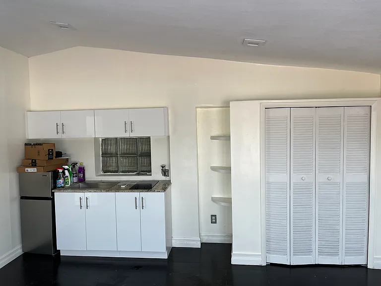 1365 W 5th Ct — Photo 2