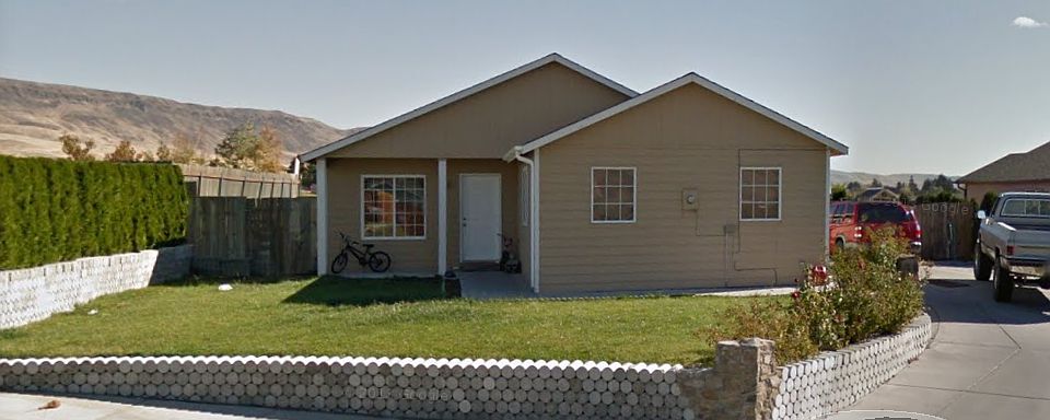 1st image of 584 Mountjoy Sq