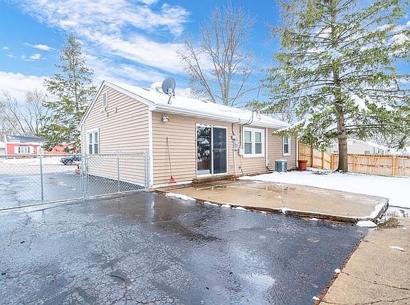 4th image of 1811 Burry Circle Dr