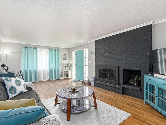 5th image of 2890 Brownlee Ave
