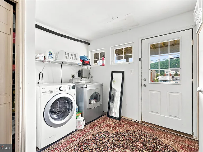 357 E Hector St — Photo 24