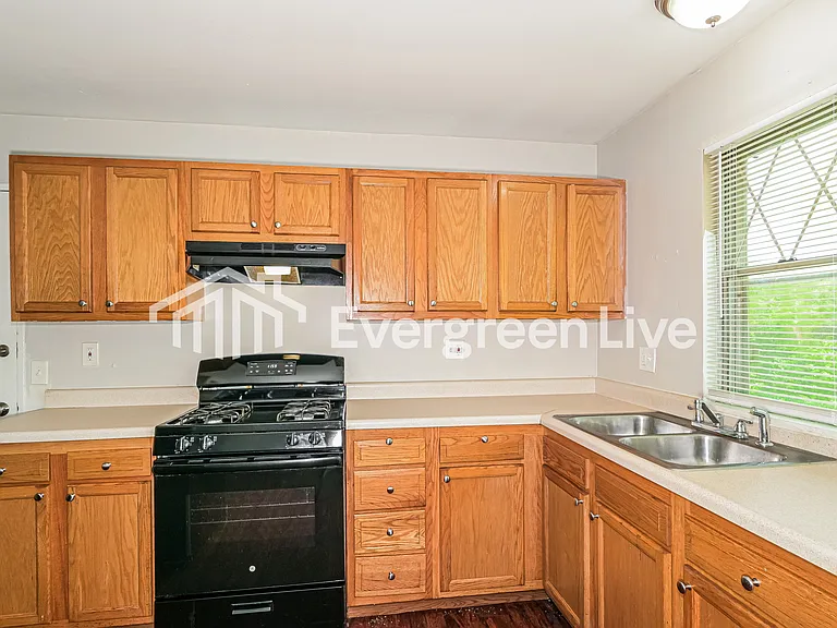 2667 Garham Dr — Photo 6