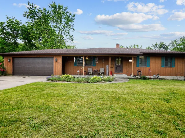 1070 Woodland Ct, Lowell, IN 46356