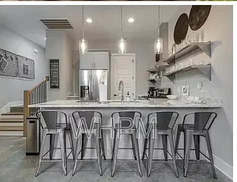 4 bed, 1947 sqft, $2,950 — Photo 2