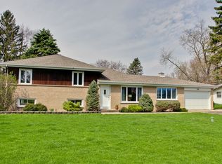 704 N Wheeling Rd, Prospect Heights, IL 60070