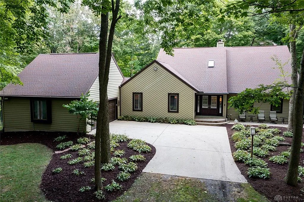 2350 Spahr Rd photo 1