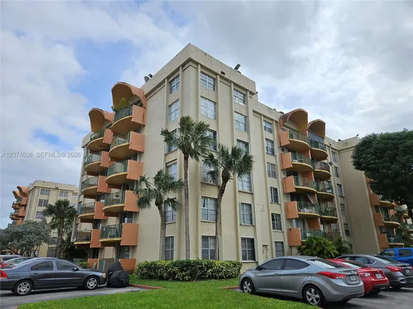9320 Fontainebleau Blvd APT 401, Miami, FL 33172