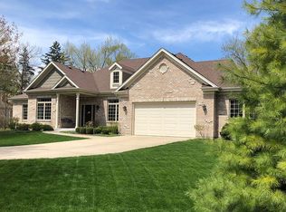 323 Fritz Ln, Geneva, IL 60134