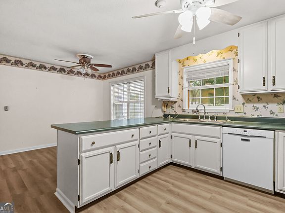 3rd image of 112 Meadows Way