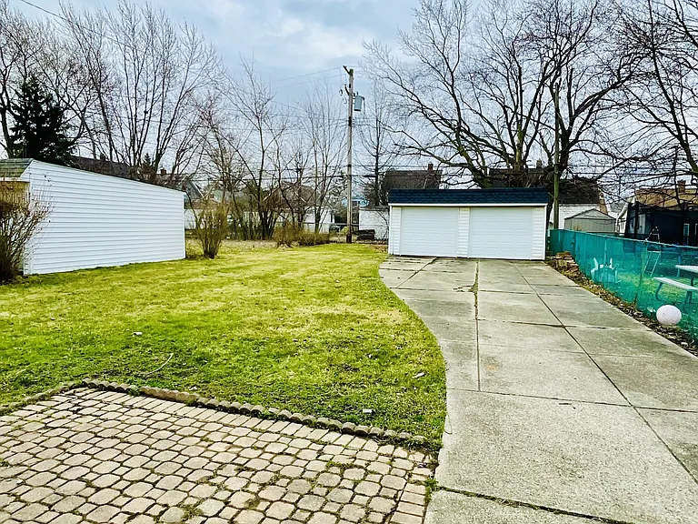22570 Nicholas Ave — Photo 12