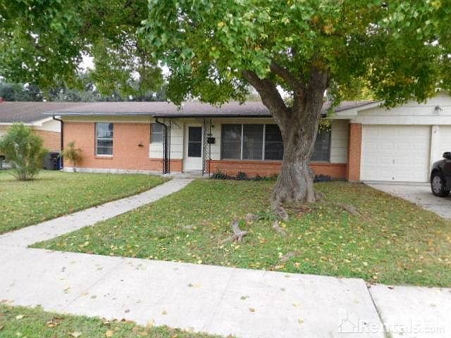 1st image of 4822 Creekmoor Dr