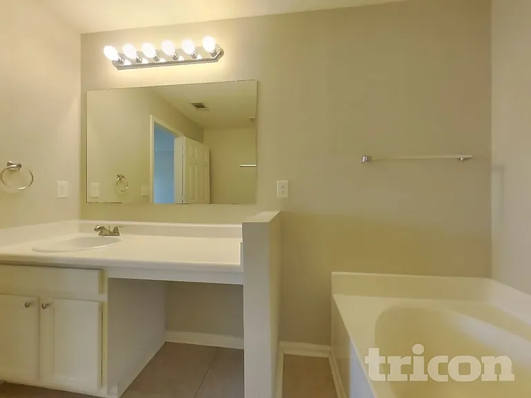1104 Saint Phillips Ct — Photo 10