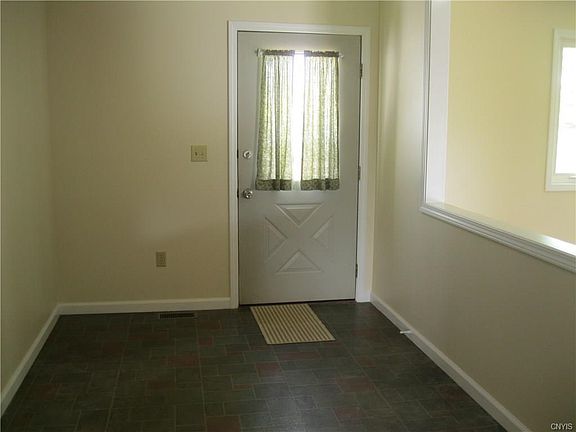 Welcome to HOME - Awesome foyer entry with more than enough room for coats trees and benches, also overlooks living room