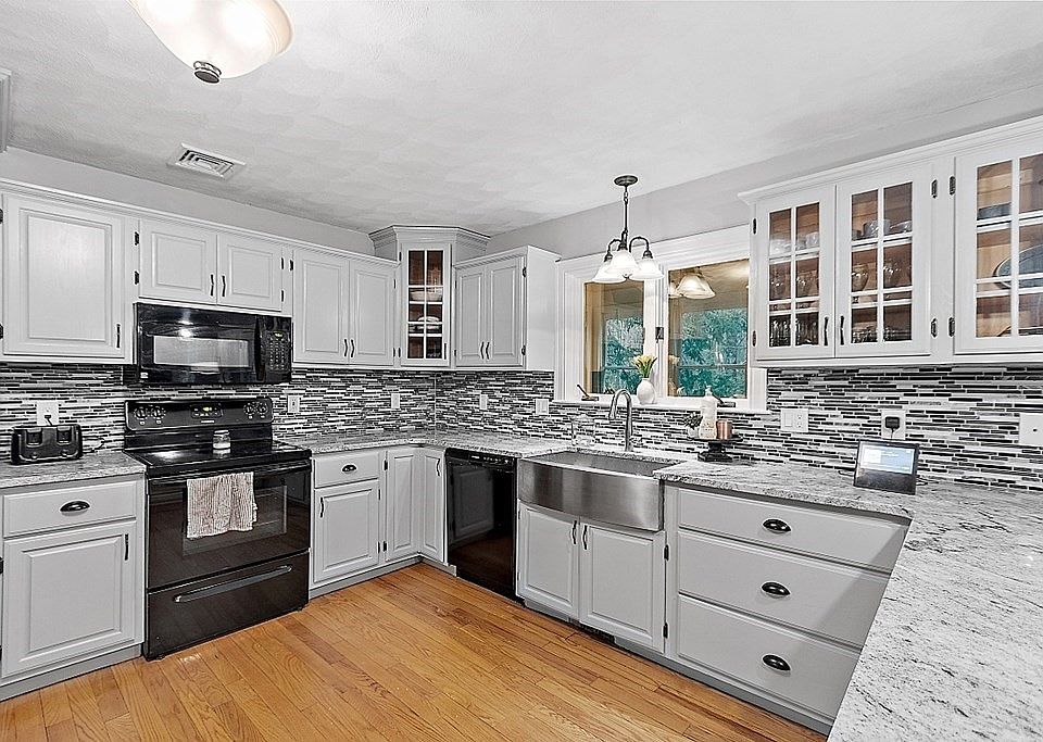 41 Maple St, Pepperell, MA 01463 Zillow