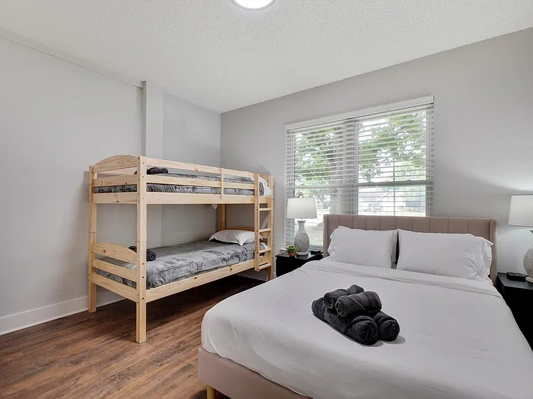 2200 Glenbrook St — Photo 24