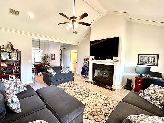 4th image of 808 Applewood Trl