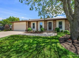 265 Mulford Ln, Roselle, IL 60172