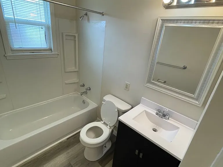 Nola Court Apartments — Photo 64