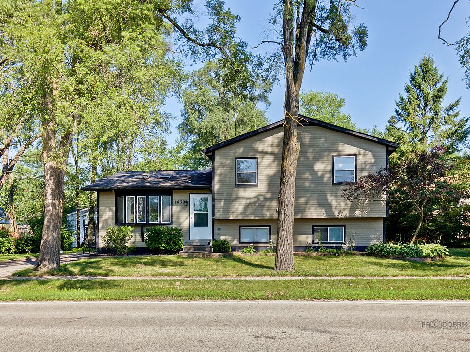 1st image of 1430 Round Lake Dr