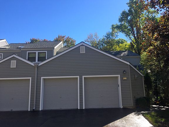2nd image of 241 Horseshoe Cir
