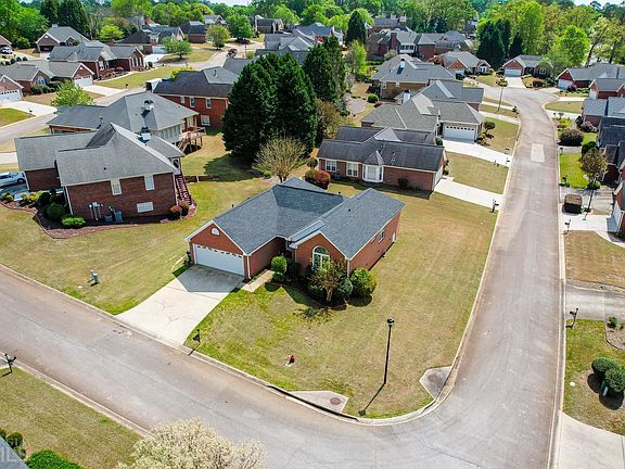 2nd image of 425 Oakpark Ter