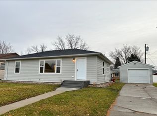 1409 S Lloyd St, Aberdeen City, SD 57401